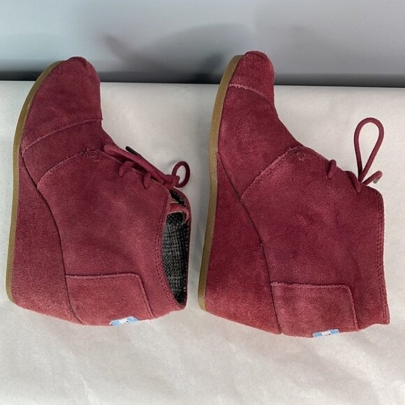 TOMS Suede Desert Wedge Bootie Burgundy Lace-up Vamp Logo Lined Ankle Size 6 - Picture 9 of 13